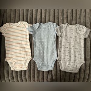 Carters 0-3mo 6 pack onesies NEW